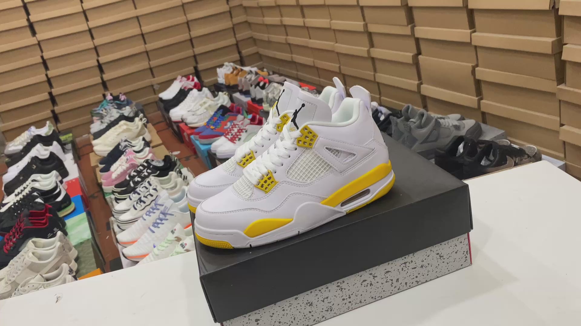 Air Jordan 4 Retro Wnns Vivid Sulfura
