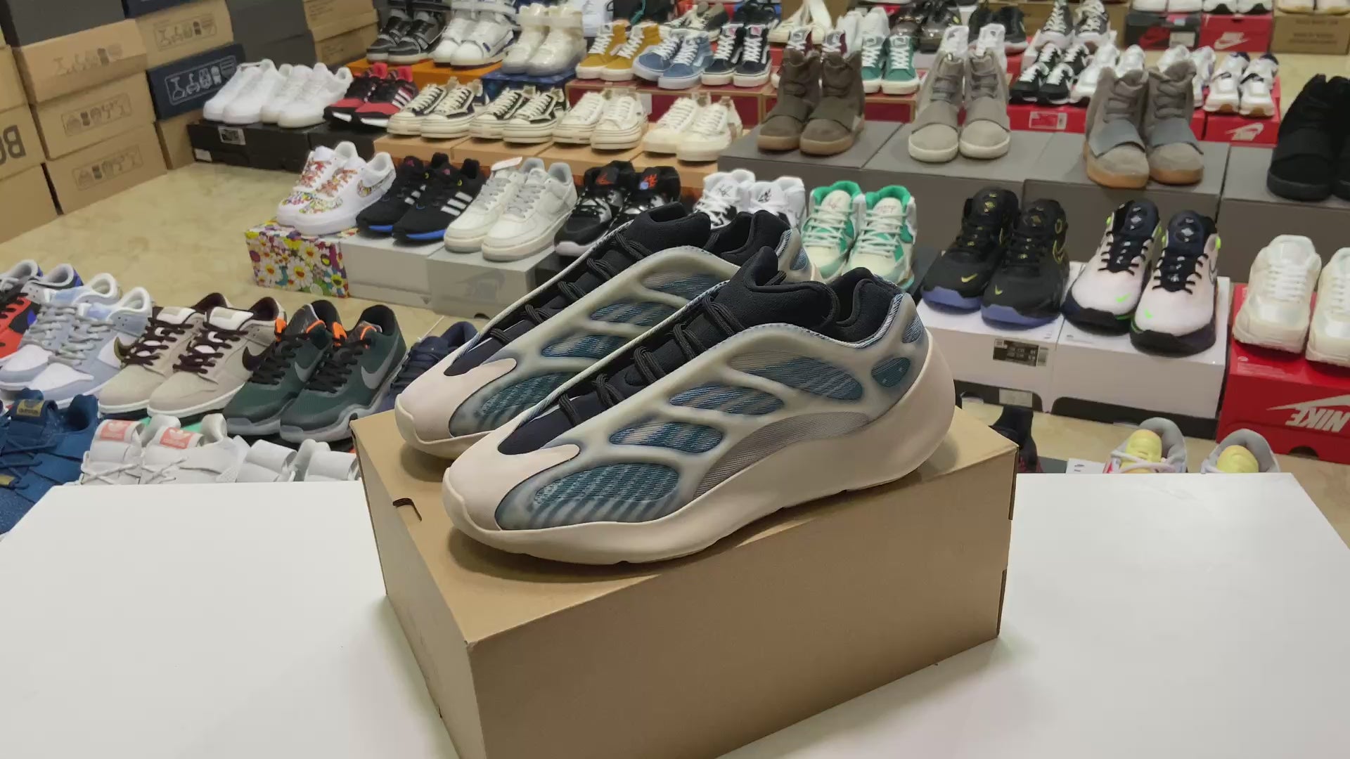 YEEZY BOOST 700 V3